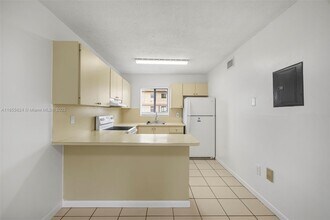 6165 W 22nd Ct in Hialeah, FL - Building Photo - Building Photo