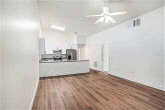 8514 N Hyaleah Rd in Tampa, FL - Building Photo - Building Photo