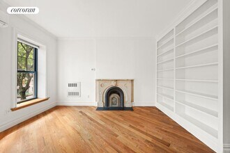 556 Washington Ave in Brooklyn, NY - Foto de edificio - Building Photo