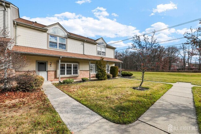 34 Sassafras Ct in North Brunswick, NJ - Building Photo - Building Photo