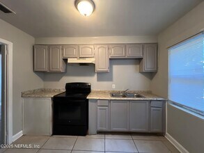 3047 W 12th St in Jacksonville, FL - Building Photo - Building Photo