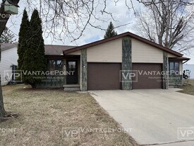 2719 N Locust St in Appleton, WI - Building Photo