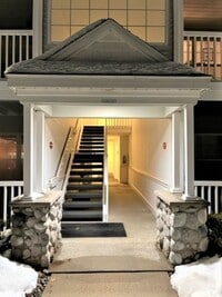 827 W Barrington Cir