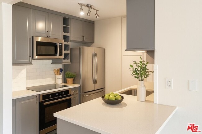 7740 Redlands St in Los Angeles, CA - Building Photo - Building Photo