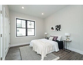 16 Laurel St-Unit -305 in Everett, MA - Building Photo - Building Photo