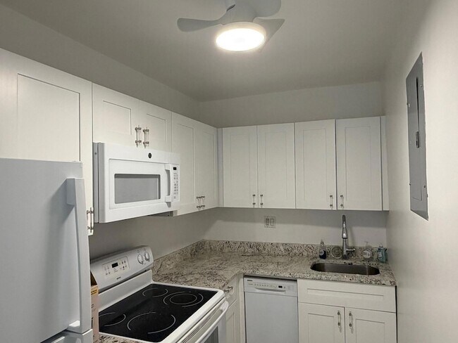 3000 Riomar St, Unit 703 in Fort Lauderdale, FL - Building Photo - Building Photo