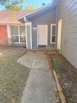 11105 Pender Ln in Stafford, TX - Building Photo