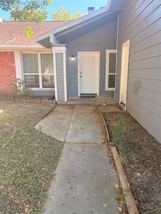 11105 Pender Ln in Stafford, TX - Foto de edificio