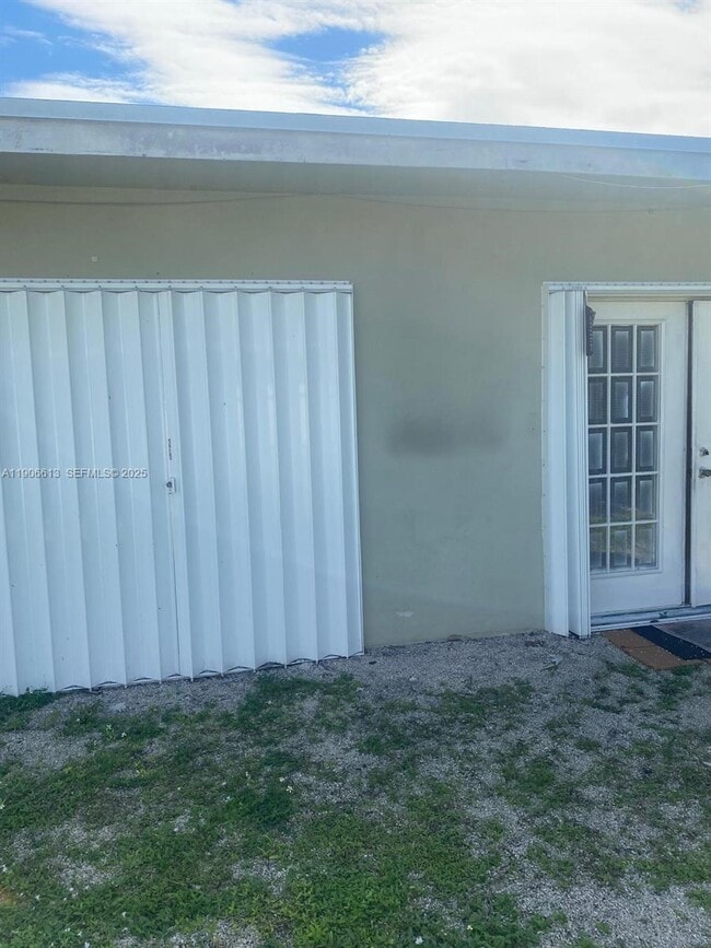 7321 Grandview Blvd in Miramar, FL - Building Photo - Building Photo