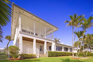 2 Inlet Cay Dr in Boynton Beach, FL - Building Photo