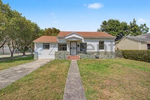 943 NW 63rd St in Miami, FL - Building Photo