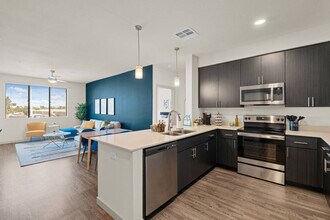 711 W Broadway Rd in Tempe, AZ - Building Photo - Building Photo