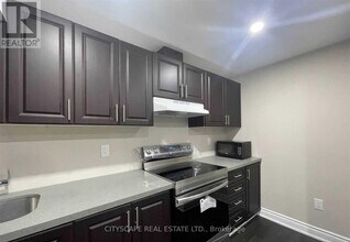 94 Beachville Cir in Brampton, ON - Building Photo - Building Photo