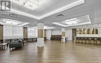 30 Harding Blvd W in Richmond Hill, ON - Building Photo - Building Photo