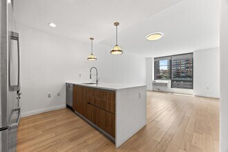 160 1st St in Jersey City, NJ - Foto de edificio - Building Photo