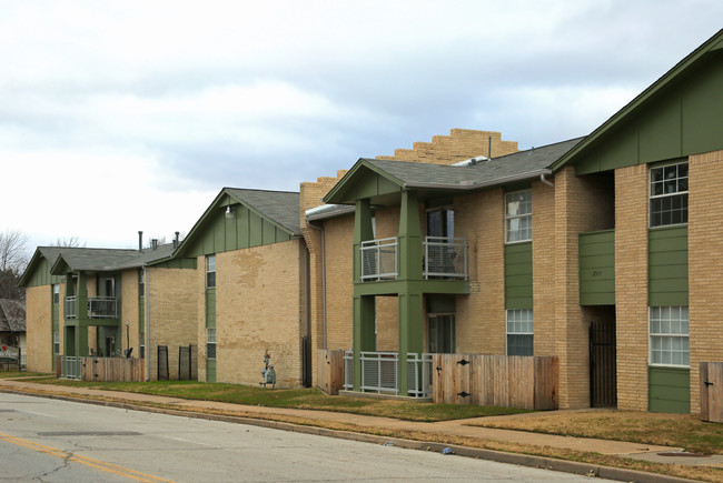 Velda Rose Apartments in Tulsa, OK - Foto de edificio - Building Photo