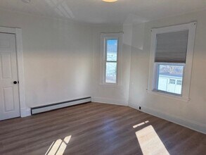 296 University Ave in Lowell, MA - Building Photo - Building Photo