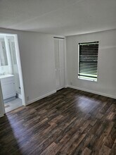 4221 Norcrest Ln in New Port Richey, FL - Foto de edificio - Building Photo