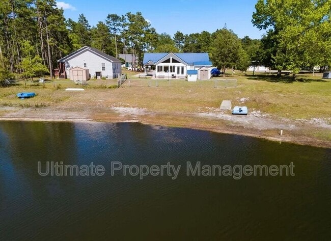 2447 Frink Lake Dr in Southport, NC - Building Photo - Building Photo