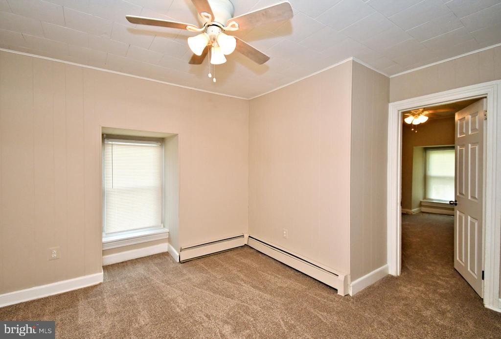 563 King St in Pottstown, PA - Building Photo