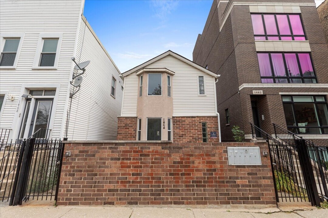 1464 W Ohio St, Unit 1F in Chicago, IL - Building Photo