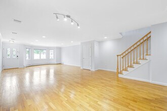 312B 7th St in Palisades Park, NJ - Building Photo - Building Photo