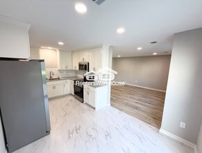 7109 W 69th St in Overland Park, KS - Building Photo - Building Photo
