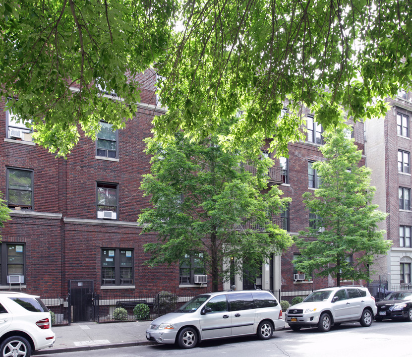 Lake Court in Brooklyn, NY - Building Photo