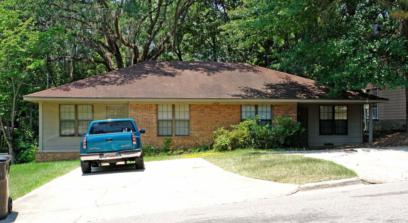 2024 Watson Way in Tallahassee, FL - Foto de edificio