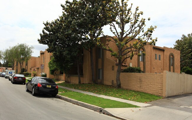 Park West in Bellflower, CA - Foto de edificio - Building Photo