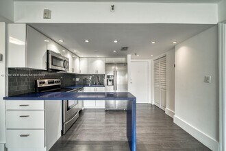 1010 NW 11th St in Miami, FL - Building Photo - Building Photo