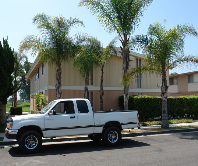 5552-5554 Fernhill Cir in Huntington Beach, CA - Building Photo - Building Photo