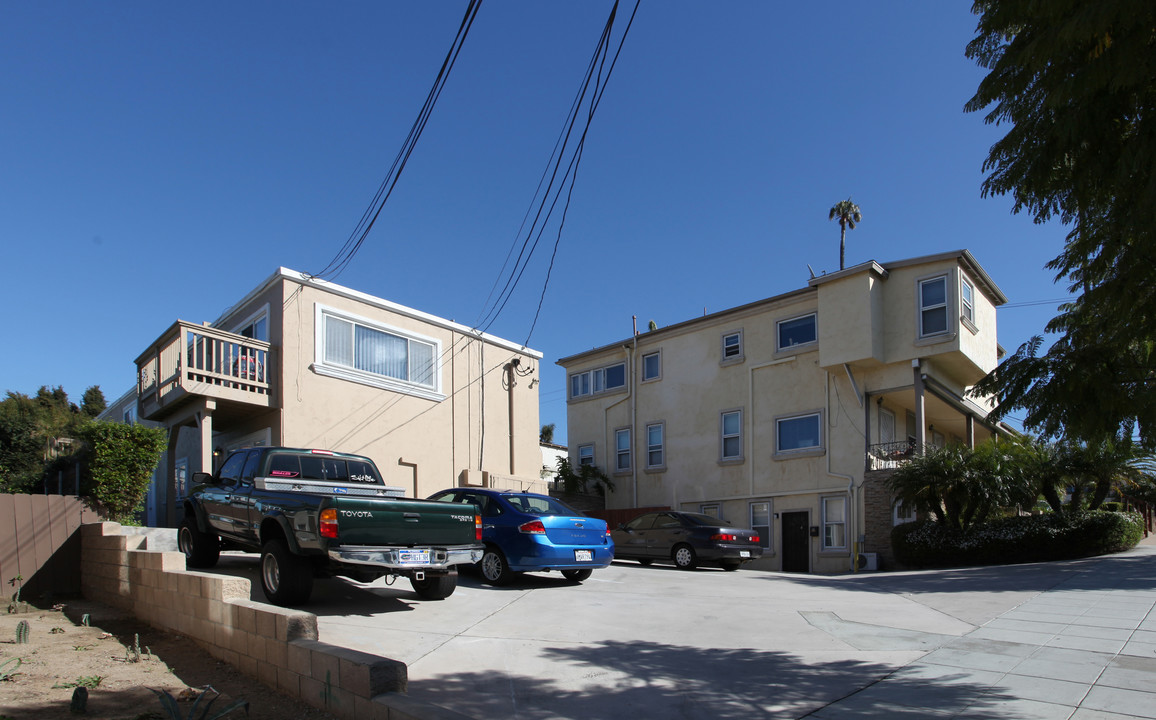 Hawthorn Apartments in San Diego, CA - Building Photo