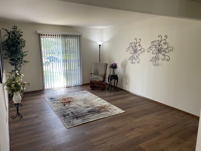 6850 W Kathleen Ct in Franklin, WI - Building Photo - Building Photo