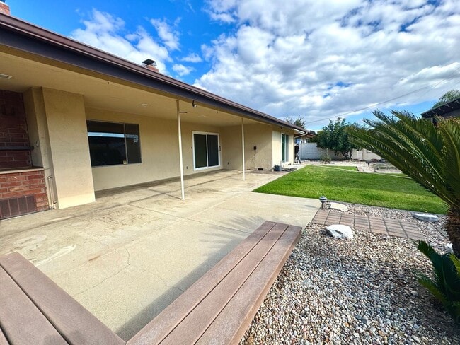 320 Teasdale Dr in Claremont, CA - Building Photo - Building Photo