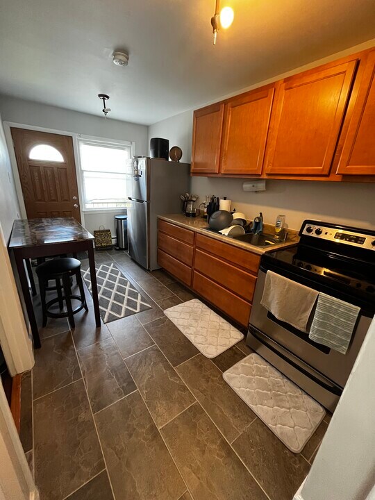 488 E 5th Ct, Unit B in Des Plaines, IL - Building Photo