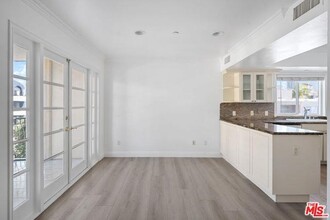 11842 Darlington Ave in Los Angeles, CA - Building Photo - Building Photo