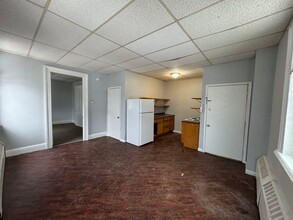 63 Main Street in Windsor, VT - Foto de edificio - Interior Photo
