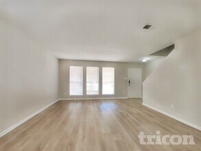 19907 Big Timber Dr in Humble, TX - Foto de edificio - Building Photo