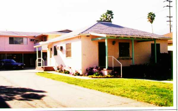 819 A,B,C Monterey Ave in Monrovia, CA - Building Photo