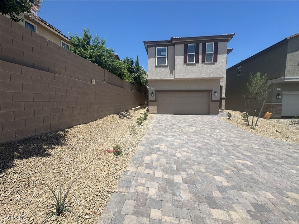 10046 Sir Atlas Ct in Las Vegas, NV - Building Photo