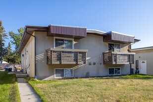 312B Southampton Dr SW in Calgary, AB - Building Photo