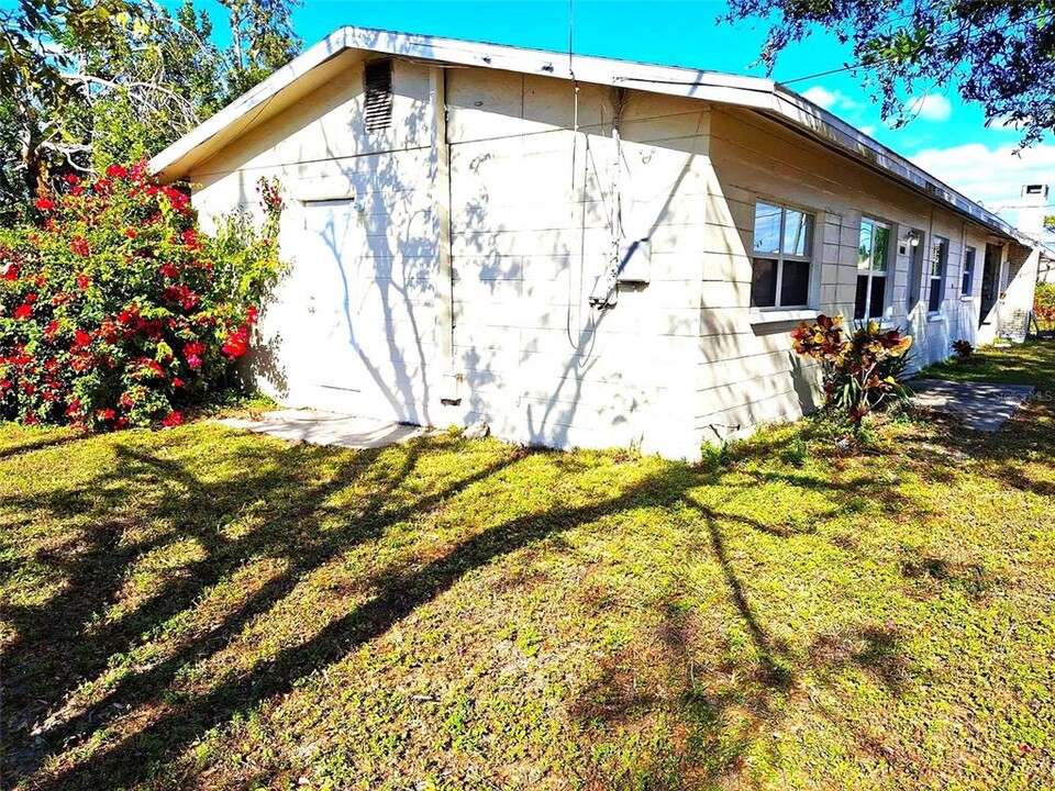 3947 Mohr Ave N in St. Petersburg, FL - Building Photo