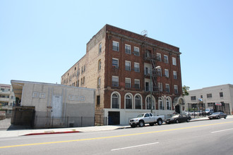 7th St in Los Angeles, CA - Building Photo - Building Photo