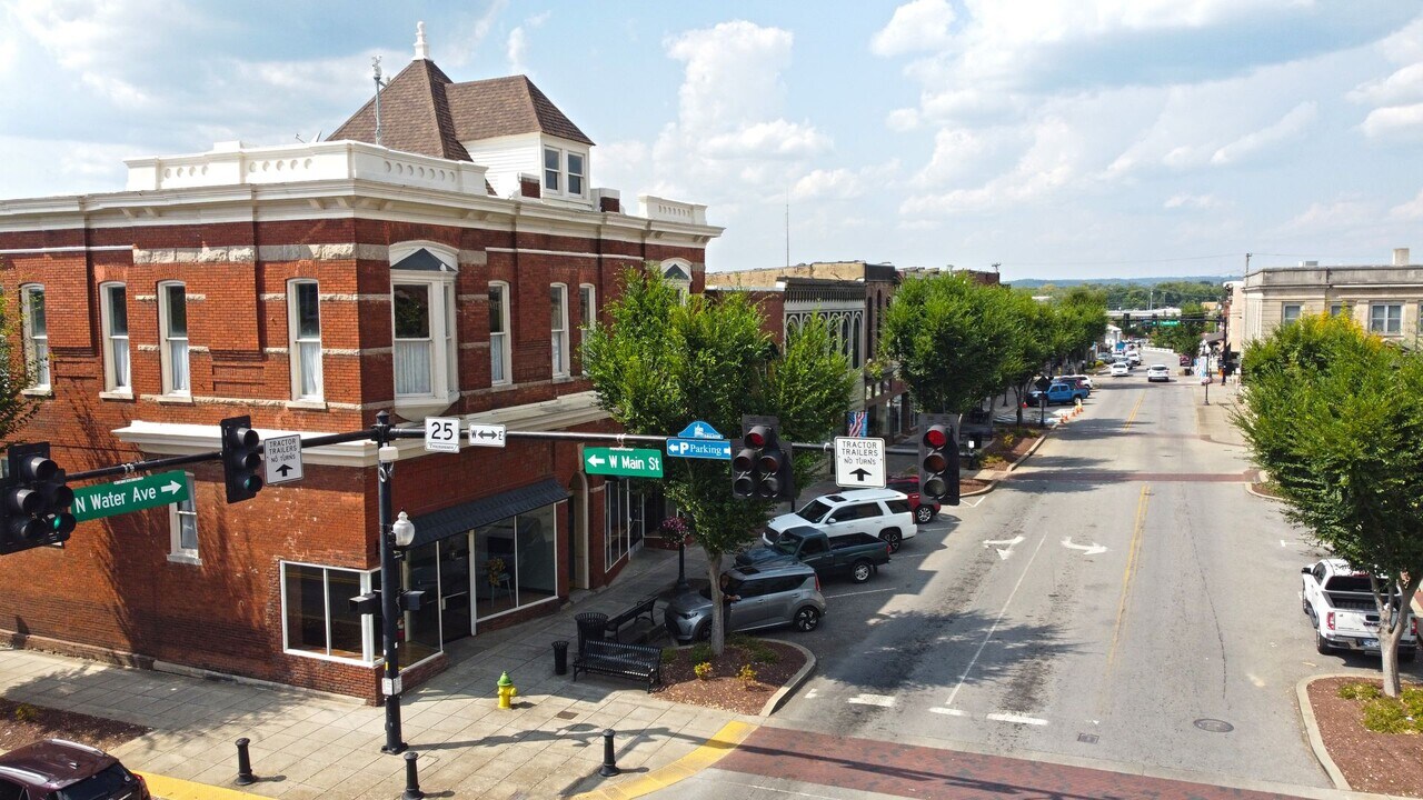 108 N Water Ave in Gallatin, TN - Building Photo