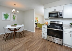 Apartments of Westgrove in Raleigh, NC - Foto de edificio - Building Photo