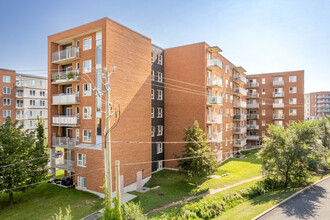 Habitations Saint-Louis in St. Laurent, QC - Building Photo - Building Photo