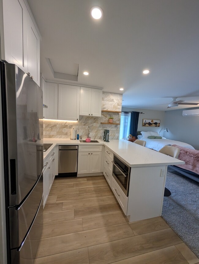 8274 Beaver Lake Dr in San Diego, CA - Building Photo - Building Photo