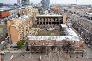 34 Parliament St in Toronto, ON - Building Photo