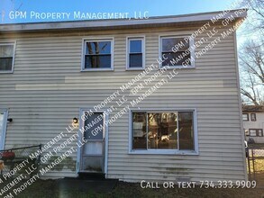 2210 Delton Ct in Westland, MI - Building Photo - Building Photo